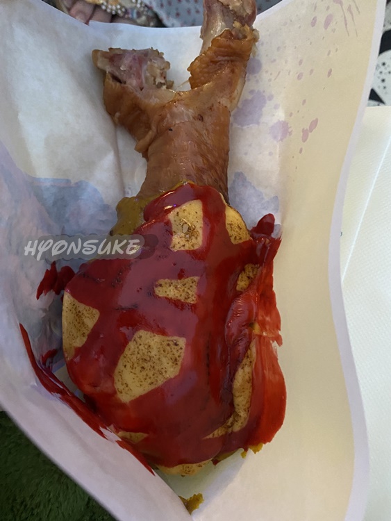 USJ　ハロウィン食べ歩きフード　パークフード「チャッキー・ターキーレッグ ～チーズカレー～」