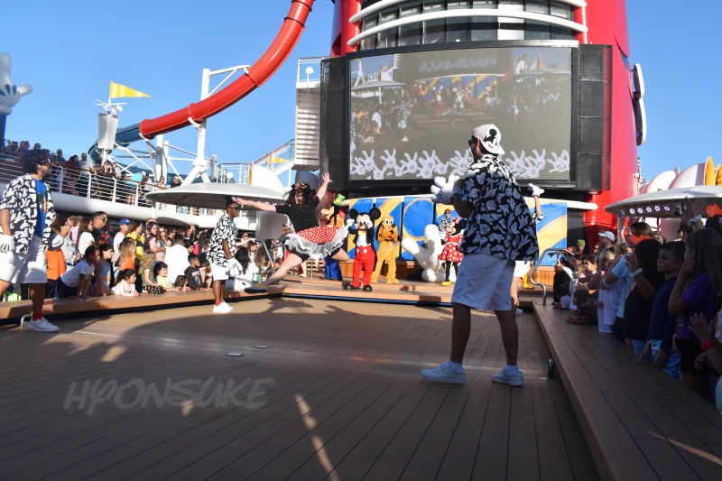 ディズニークルーズライン　出航パーティ(Mickey's Sail-a-Wave Party!)