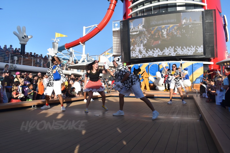 ディズニークルーズライン　出航パーティ(Mickey's Sail-a-Wave Party!)