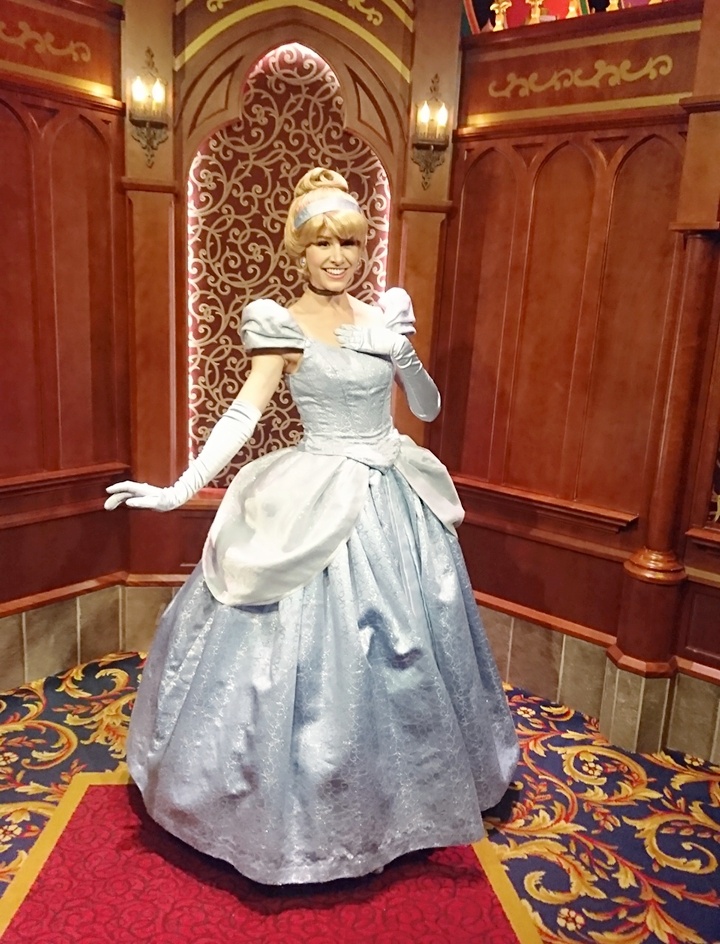 ロイヤル・ホール：ファンタジー・フェア(Fantasy Faire Royal Hall)　ディズニーランドリゾート(DLR)