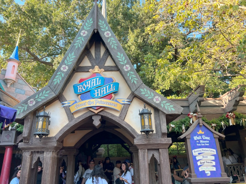 ロイヤル・ホール：ファンタジー・フェア(Fantasy Faire Royal Hall)　ディズニーランドリゾート(DLR)