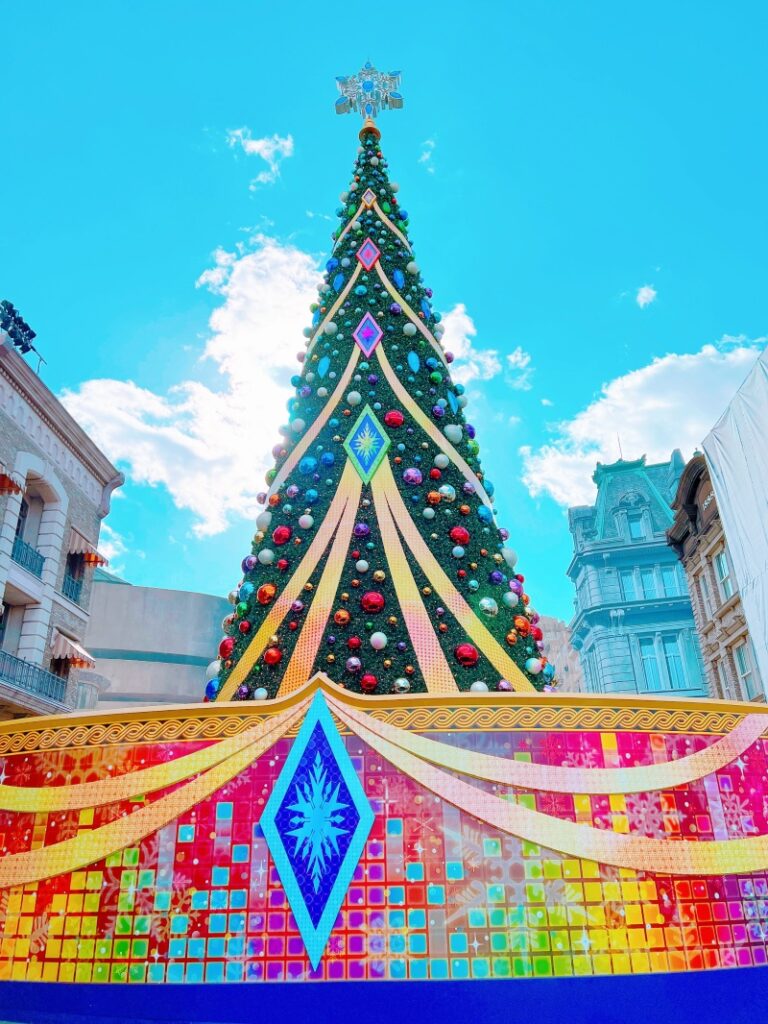 USJ　クリスマスツリー　「NO LIMIT!パーティツリー」