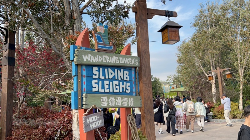 ワールドオブフローズン(World Of Frozen)アトラクション「ワンダリング・オーケンズ・スライディング・スレイ(Wandering Oaken’s Sliding Sleighs)」