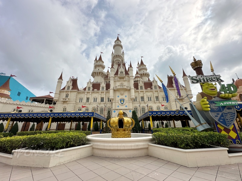 ユニバーサルスタジオシンガポール　「遠い遠い国(Far Far Away)」シュレック