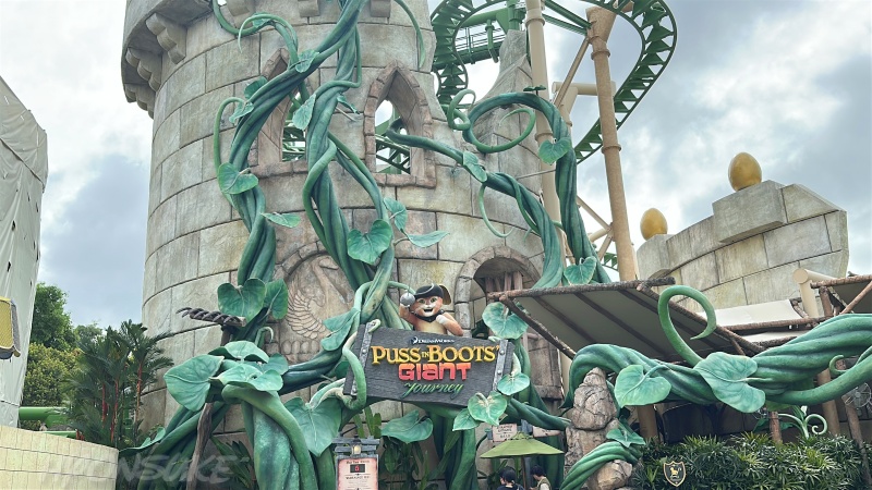 ユニバーサルスタジオシンガポール　「遠い遠い国(Far Far Away)」長靴をはいた猫