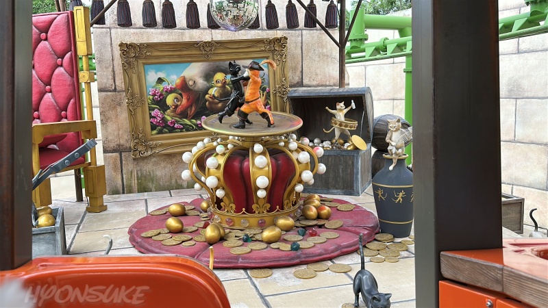 ユニバーサルスタジオシンガポール　「遠い遠い国(Far Far Away)」長靴をはいた猫