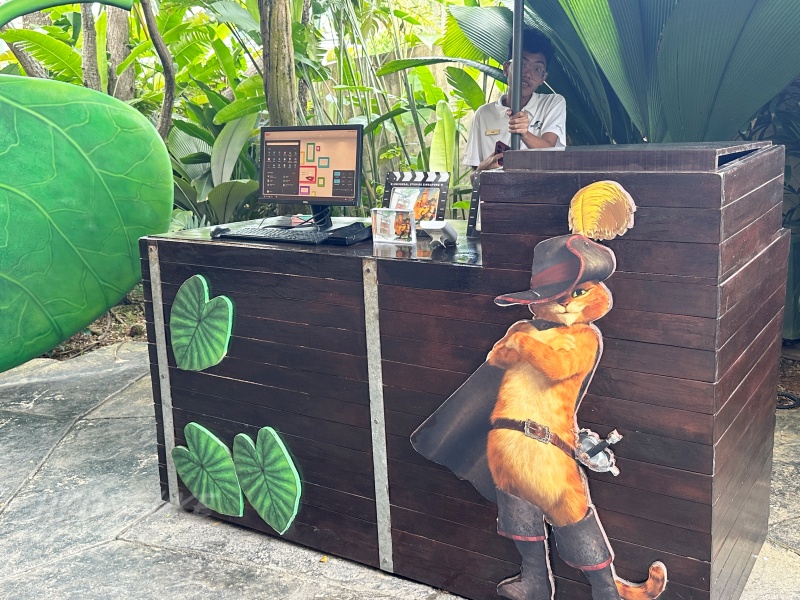 ユニバーサルスタジオシンガポール　「遠い遠い国(Far Far Away)」長靴をはいた猫