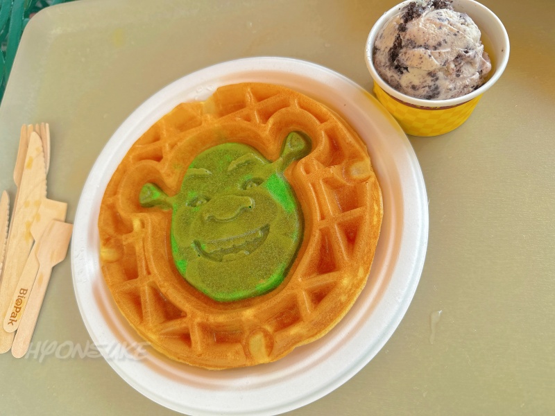 ユニバーサルスタジオシンガポール　「遠い遠い国(Far Far Away)」シュレックワッフル