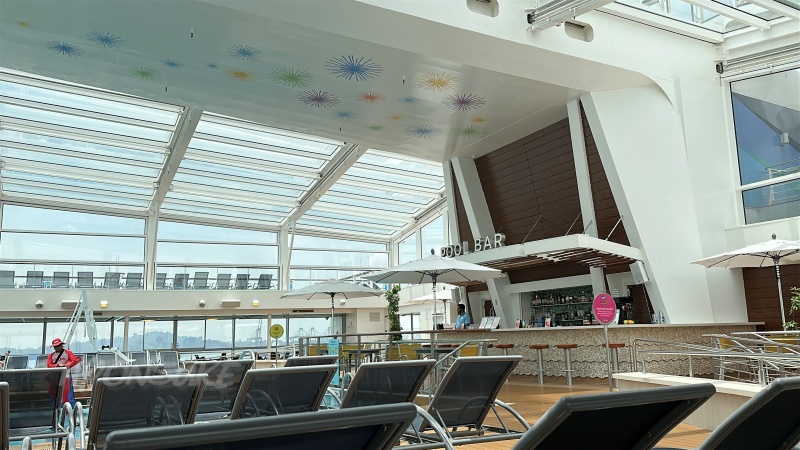 ロイヤルカリビアンクルーズ「オベーションオブザシーズ」プール